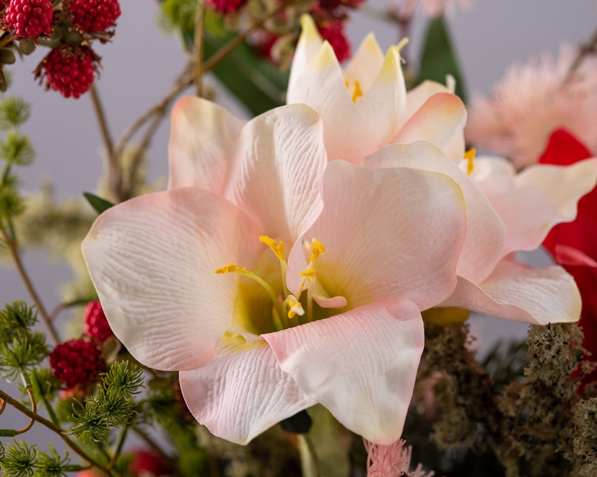 GOLDEN BEAUTY | Winterliches Gesteck mit künstlichen Winterzweigen