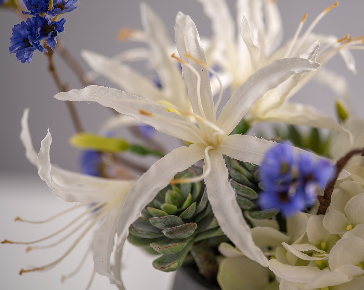 GO TO BED | Kleines Kunstblumengesteck mit weißen Hortensien 