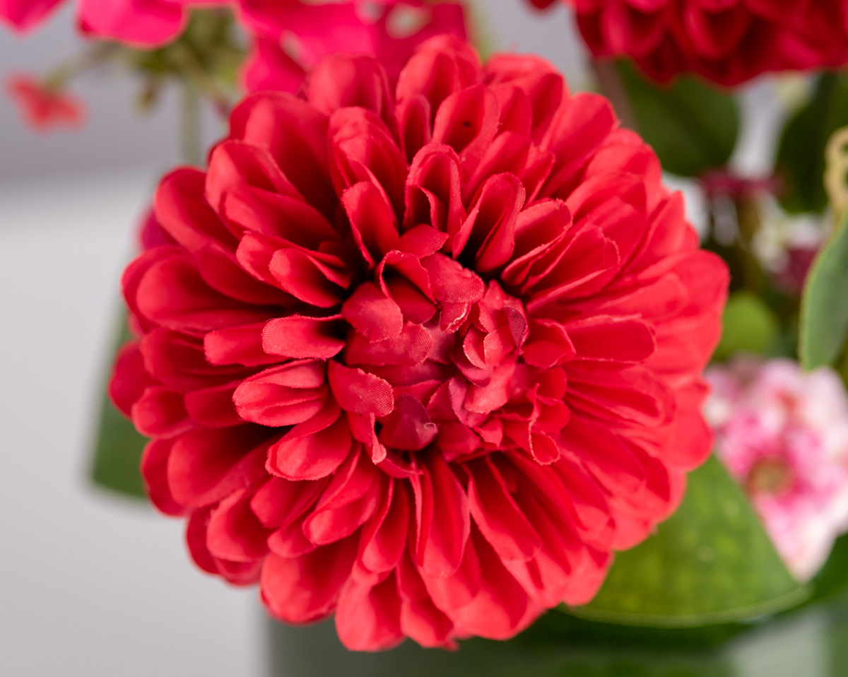 MUM | Gesteck aus roten Kunstblumen