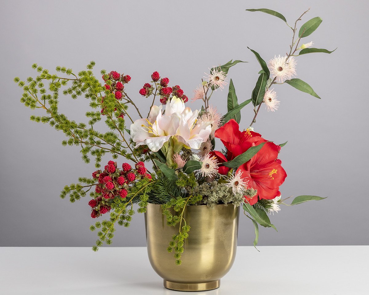 GOLDEN BEAUTY | Winterliches Gesteck mit künstlichen Winterzweigen