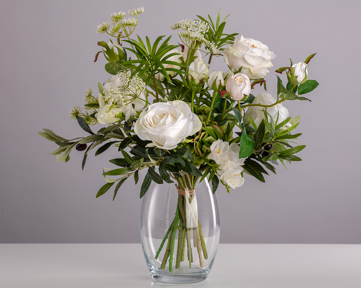 WHITE ROSES | OHNE VASE 