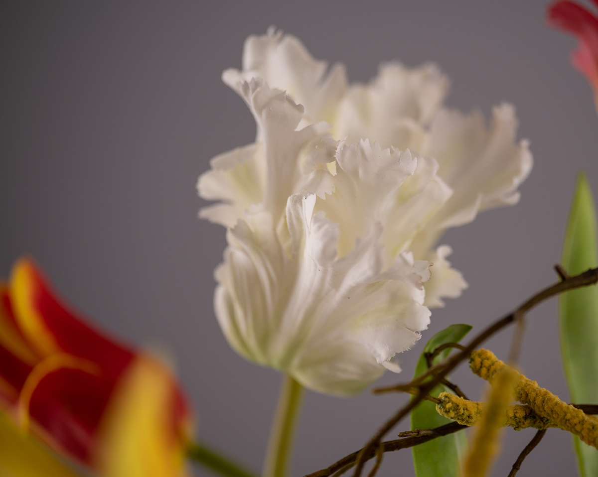 MY FAIR LADY | Gesteck mit künstlichem Flieder und Tulpen 