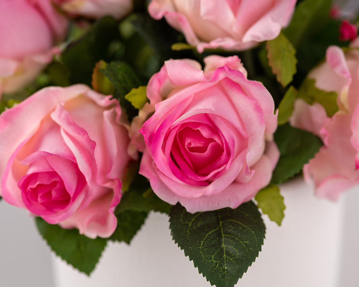 Emmy | Kunstblumenarrangement  aus  Rosen 
