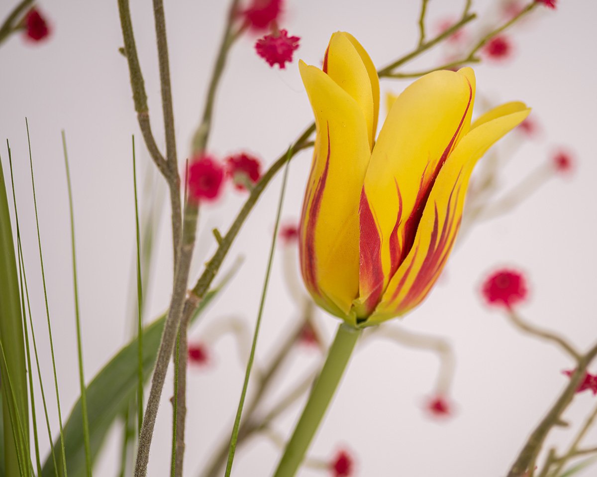 MRS. SPRING | Gesteck mit künstlichem Schleierkraut und Tulpen
