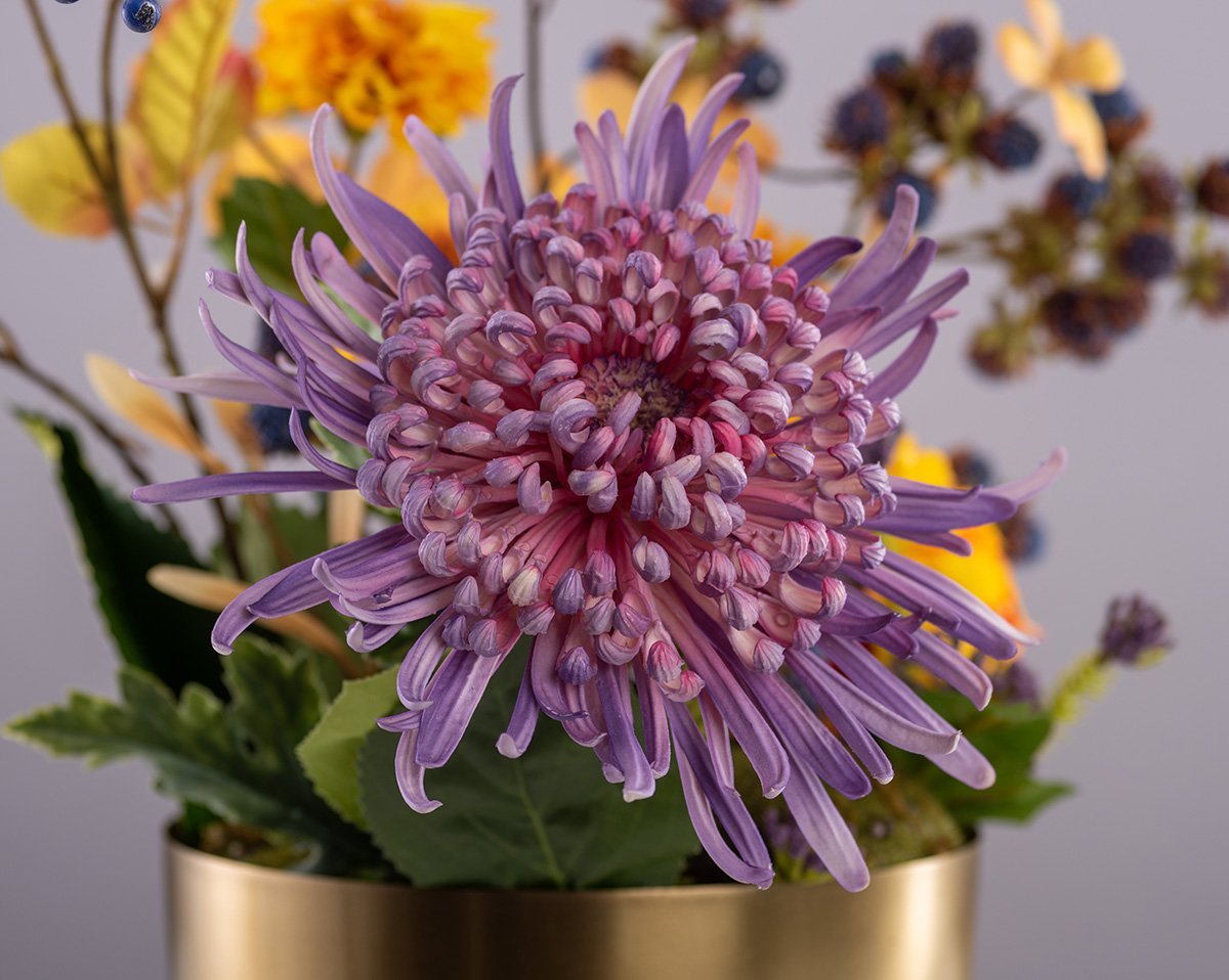 GOLDEN MOMENTS | Gesteck mit hochwertigen Chrysanthemen