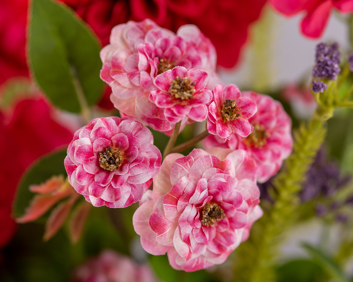 MUM | Gesteck aus roten Kunstblumen